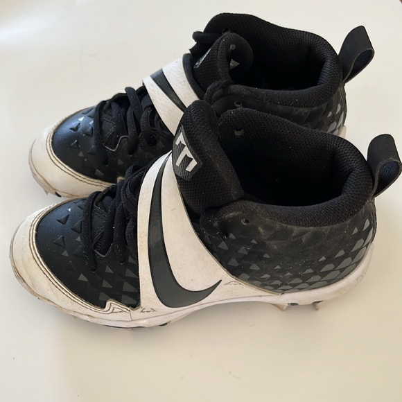 Mike Trout Nike baseball cleats - Picture 2 of 4